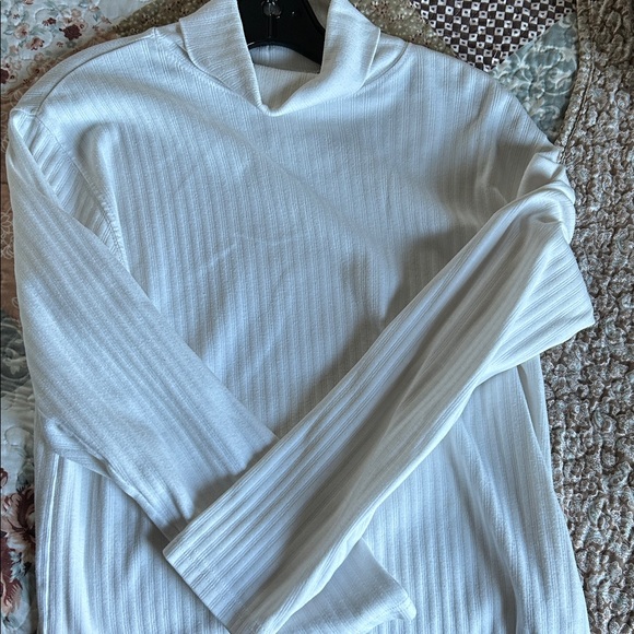 Elegant White Turtleneck Top - Picture 2 of 2
